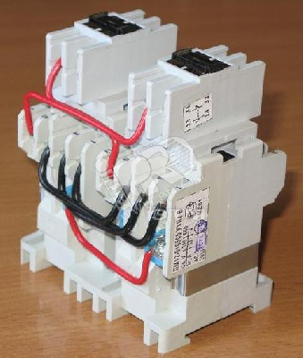 Контактор электромагнитный реверсивный ПМ12-010500 УХЛ4 В 220В (4з+2р)